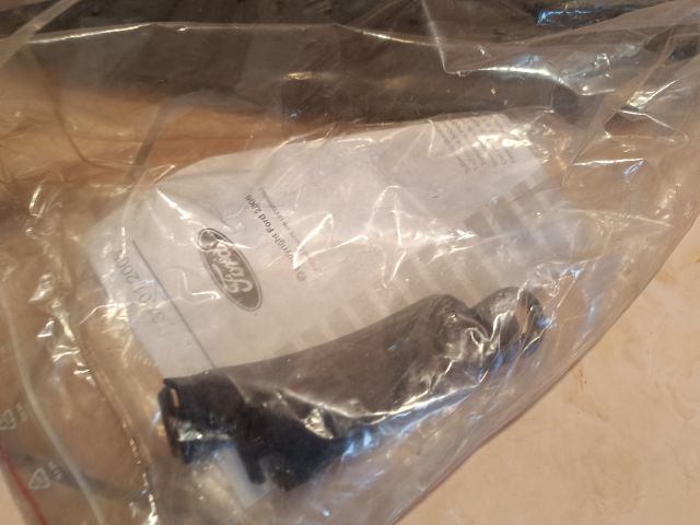 bontott FORD KUGA Szőnyeg Szett