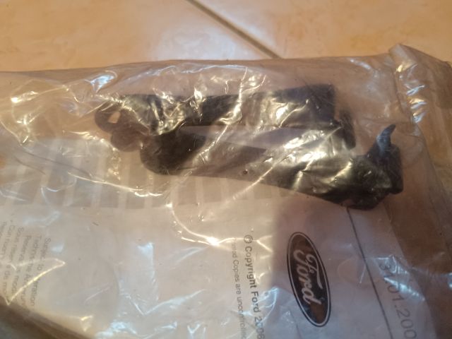 bontott FORD KUGA Szőnyeg Szett