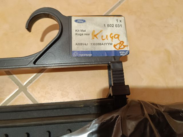 bontott FORD KUGA Szőnyeg Szett