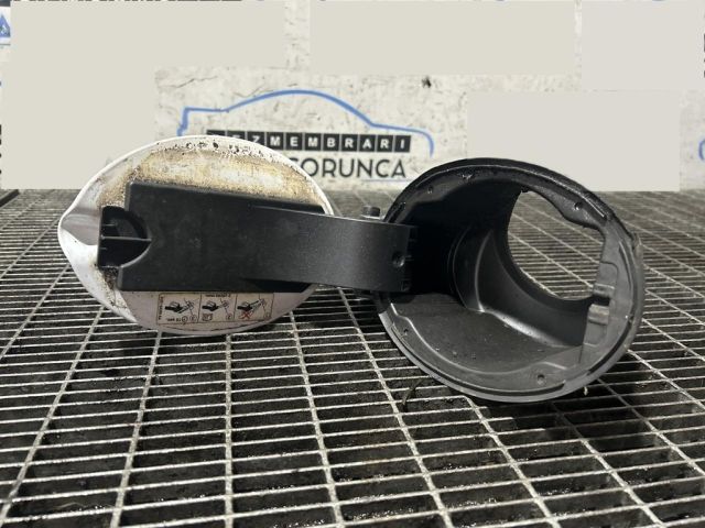 bontott FORD KUGA Tankajtó