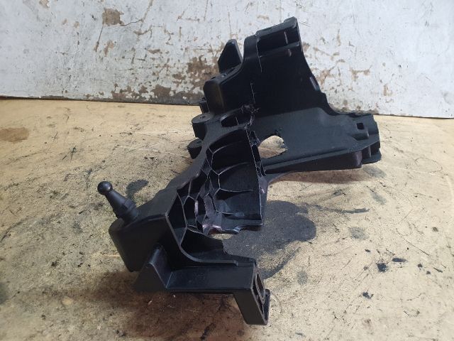 bontott FORD KUGA Tartó Bak