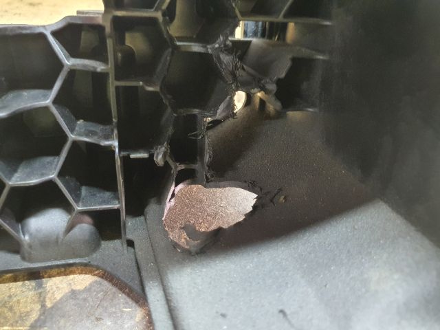 bontott FORD KUGA Tartó Bak