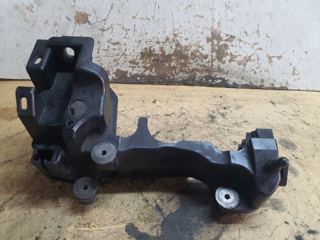 bontott FORD KUGA Tartó Bak