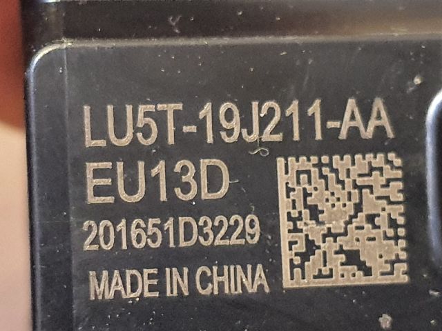 bontott FORD KUGA USB Aljzat