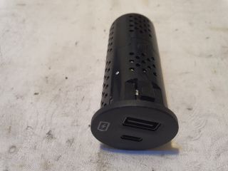 bontott FORD KUGA USB Aljzat