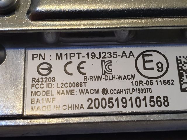 bontott FORD KUGA Vezeték Nélküli Telefontöltő