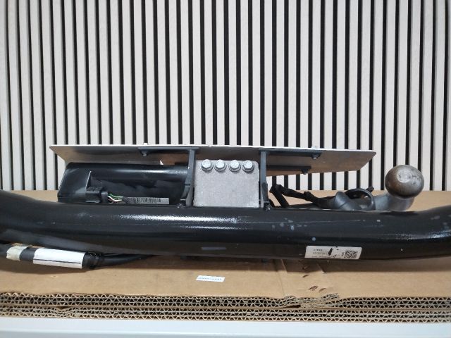 bontott FORD KUGA Vonóhorog