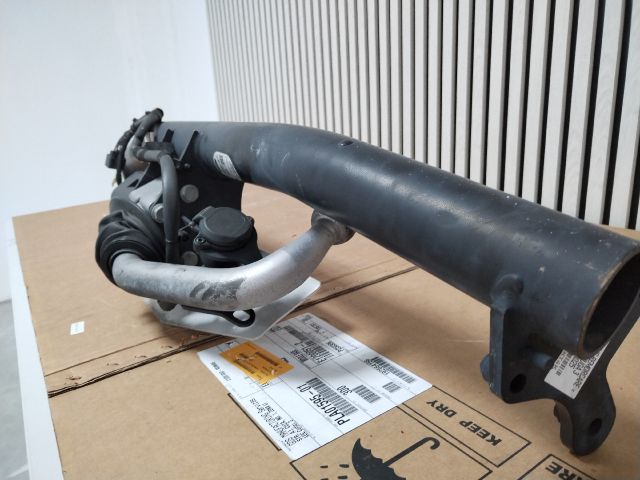 bontott FORD KUGA Vonóhorog