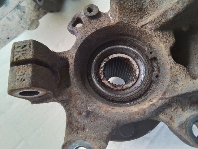 bontott FORD MONDEO I Bal első Csonkállvány Kerékaggyal