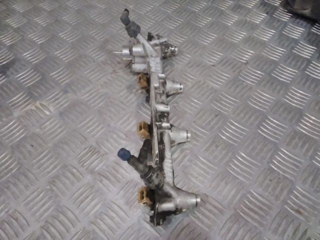 bontott FORD MONDEO I Porlasztó Sor / Híd