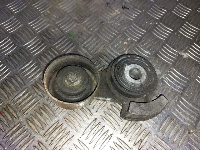 bontott FORD MONDEO I Szíjfeszítő Görgő