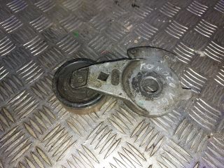 bontott FORD MONDEO I Szíjfeszítő Görgő