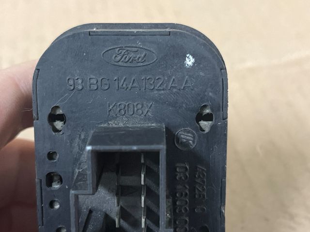 bontott FORD MONDEO I Ablakemelő Kapcsoló Négyes / Kettes