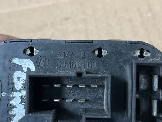 bontott FORD MONDEO I Ablakemelő Kapcsoló Négyes / Kettes