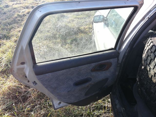 bontott FORD MONDEO I Bal hátsó Ajtó (Részeivel)