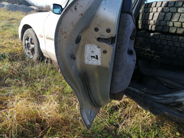 bontott FORD MONDEO I Bal hátsó Ajtó (Részeivel)