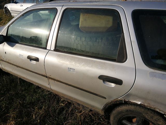 bontott FORD MONDEO I Bal hátsó Ajtó (Részeivel)