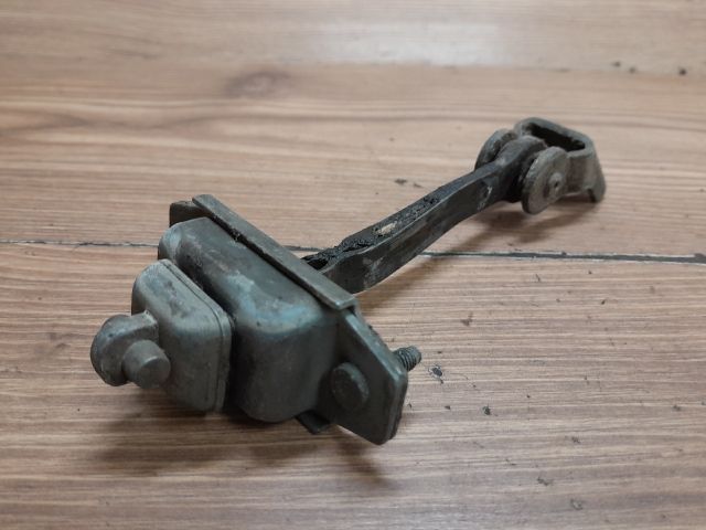 bontott FORD MONDEO I Bal hátsó Ajtóhatároló