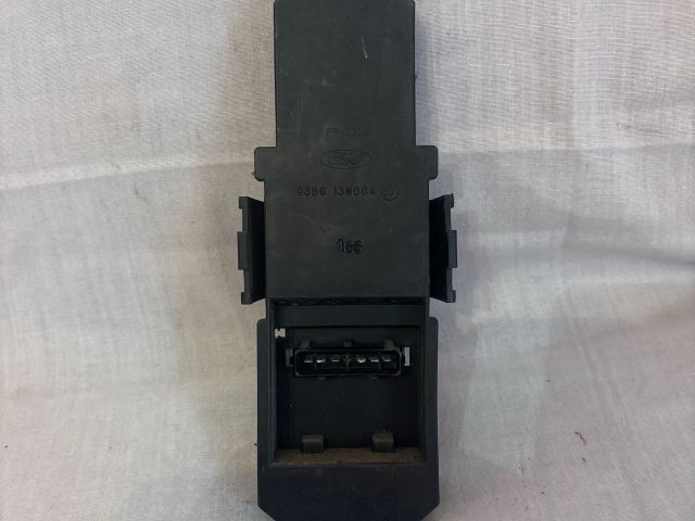 bontott FORD MONDEO I Bal Hátsó Lámpa Foglalat