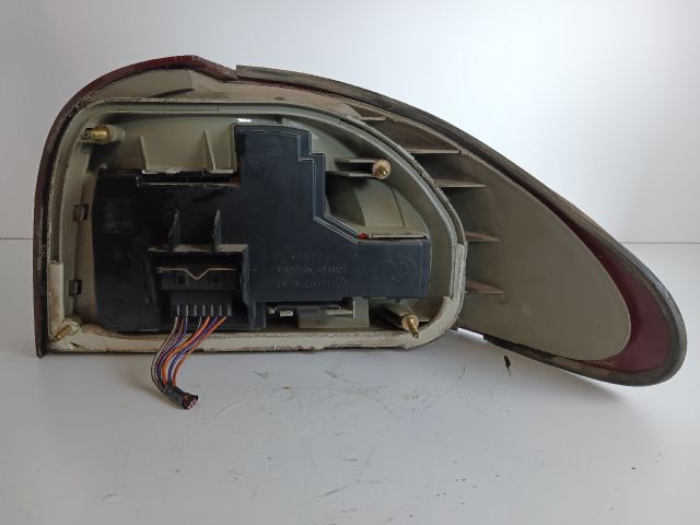 bontott FORD MONDEO I Bal Hátsó Lámpa