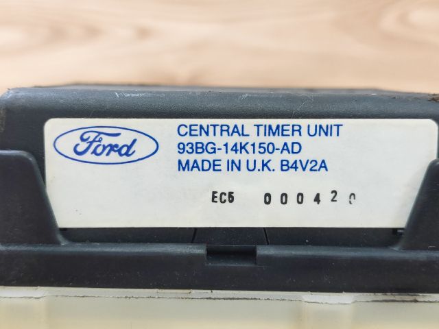 bontott FORD MONDEO I Biztosítéktábla Utastér