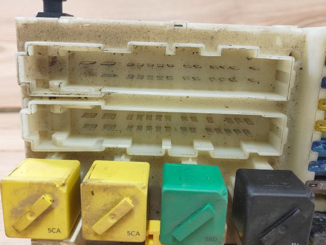 bontott FORD MONDEO I Biztosítéktábla Utastér