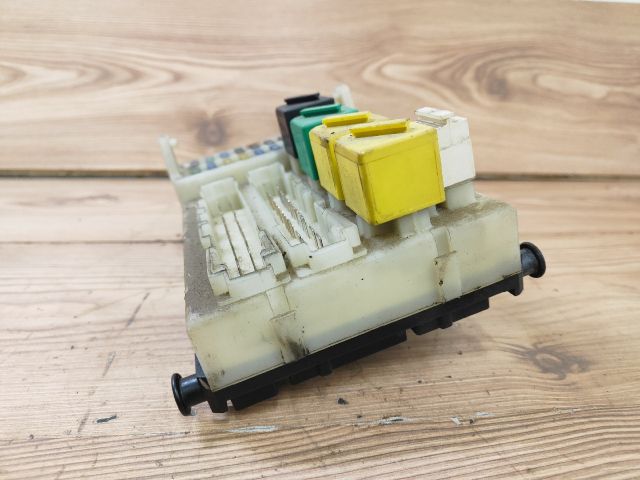 bontott FORD MONDEO I Biztosítéktábla Utastér