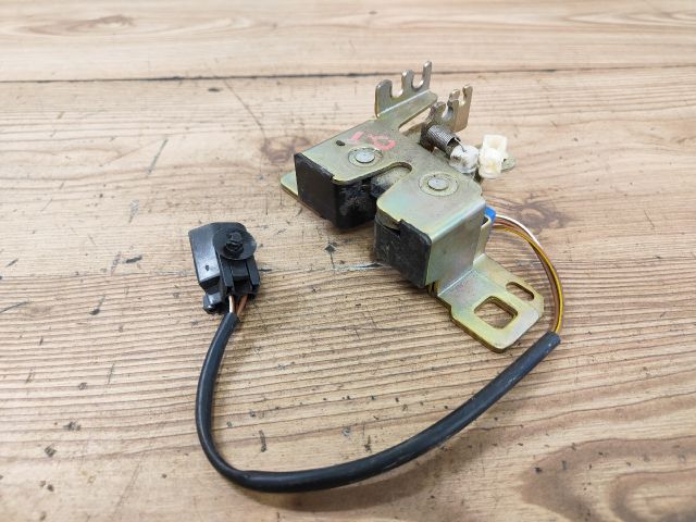 bontott FORD MONDEO I Csomagtérajtó Zárszerkezet