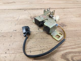 bontott FORD MONDEO I Csomagtérajtó Zárszerkezet