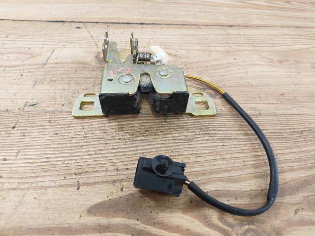 bontott FORD MONDEO I Csomagtérajtó Zárszerkezet