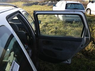 bontott FORD MONDEO I Jobb hátsó Ajtó (Részeivel)