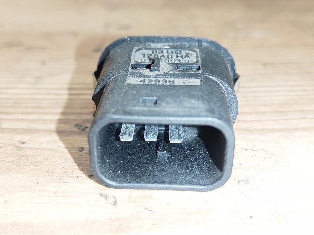 bontott FORD MONDEO I Kipörgésgátló Kapcsoló