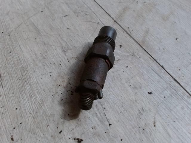 bontott FORD MONDEO II Porlasztó (1 db)