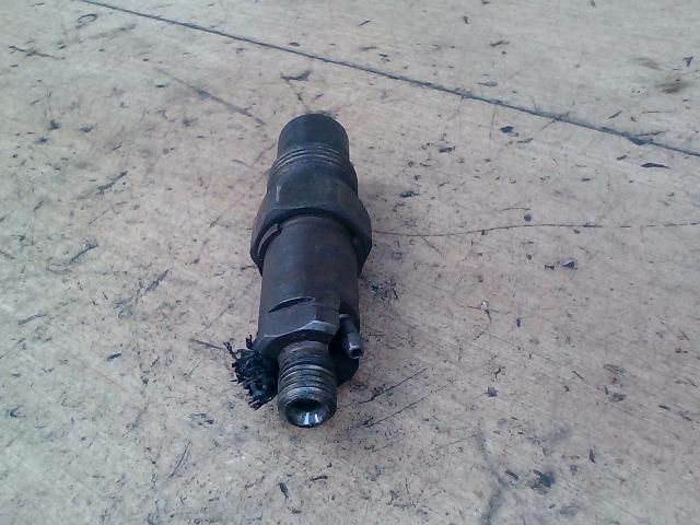 bontott FORD MONDEO II Porlasztó (1 db)