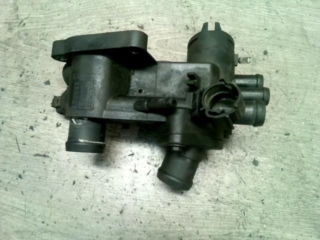 bontott FORD MONDEO II Termosztátház