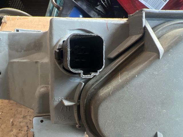 bontott FORD MONDEO II Bal Fényszóró