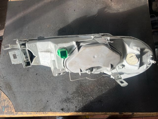 bontott FORD MONDEO II Bal Fényszóró