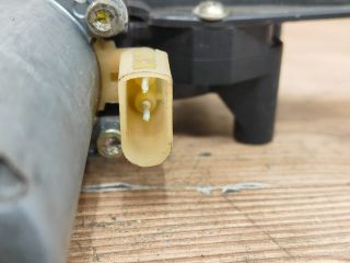 bontott FORD MONDEO II Bal hátsó Ablakemelő Szerkezet (Elektromos)