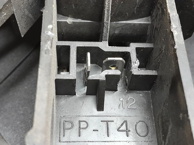 bontott FORD MONDEO II Bal hátsó Hangszóró