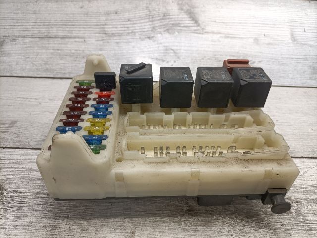 bontott FORD MONDEO II Biztosítéktábla Utastér