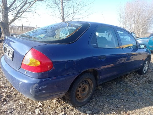 bontott FORD MONDEO II Csomagtérajtó Burkolat Felső