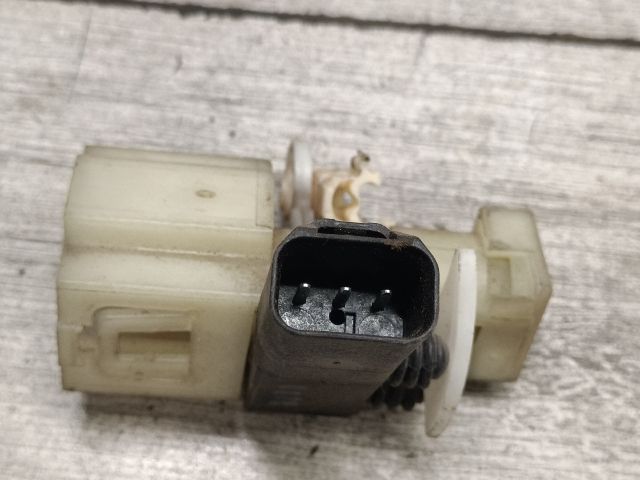 bontott FORD MONDEO II Csomagtérajtó Kapcsoló