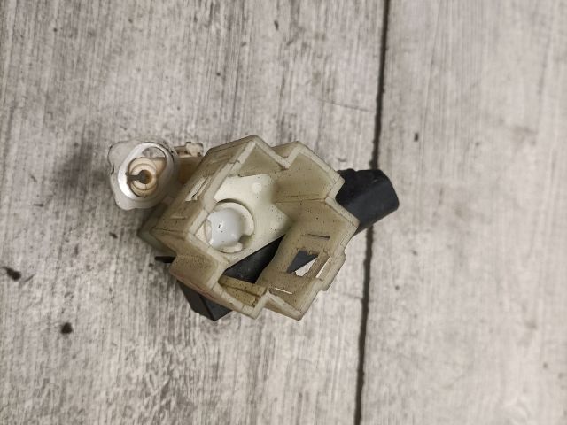 bontott FORD MONDEO II Csomagtérajtó Kapcsoló