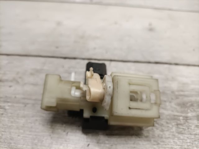 bontott FORD MONDEO II Csomagtérajtó Kapcsoló