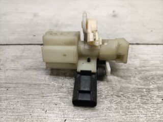 bontott FORD MONDEO II Csomagtérajtó Kapcsoló