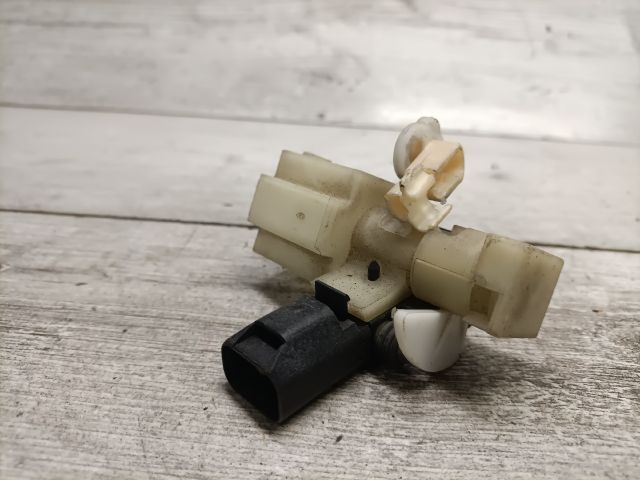 bontott FORD MONDEO II Csomagtérajtó Kapcsoló