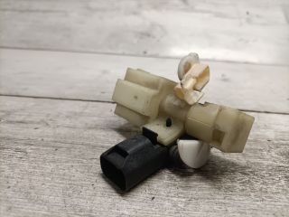 bontott FORD MONDEO II Csomagtérajtó Kapcsoló