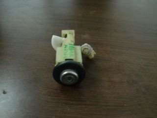 bontott FORD MONDEO II Csomagtérajtó Zárbetét