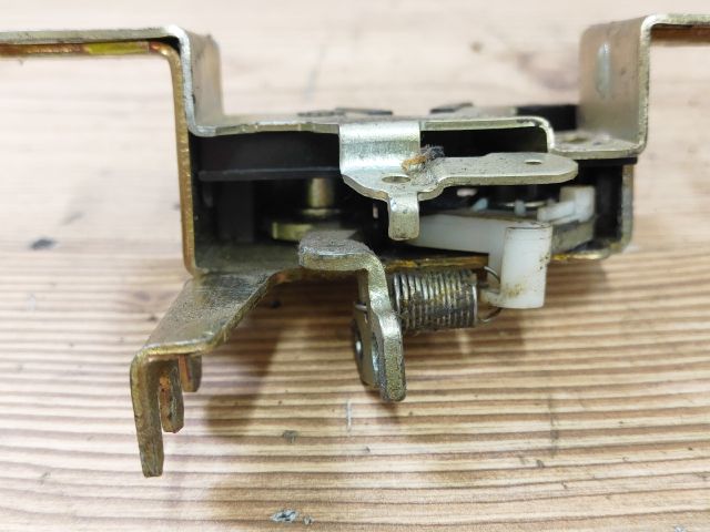 bontott FORD MONDEO II Csomagtérajtó Zárszerkezet