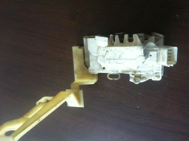 bontott FORD MONDEO II Jobb első Ajtózár